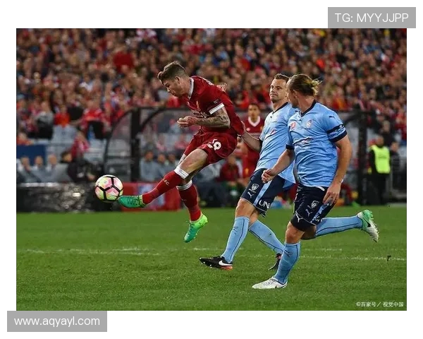 菲尔特与圣保利激战正酣比分悬念不断引发球迷热议