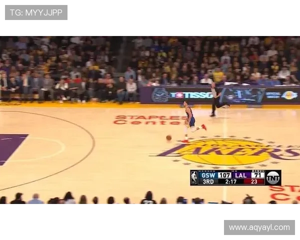 西安篮球队快攻战术解析与球队发展现状探讨